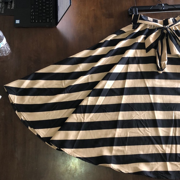 Elegant Waist Flowy Midi Skirt - Picture 4 of 7